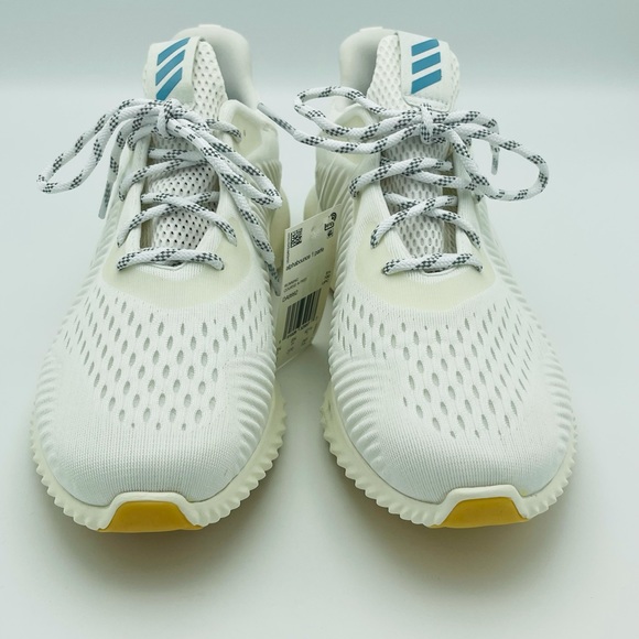 New Woman’s Adidas AlphaBounce Size 10 - Picture 9 of 12
